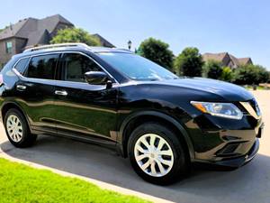 2016 Nissan Rogue Sport with Black Exterior