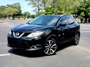 Black 2017 Nissan Rogue Sport SL