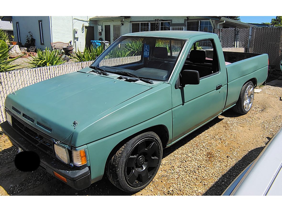 1989 Nissan Truck for sale by owner in Marysville
