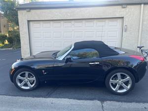 2007 Pontiac Solstice with Black Exterior