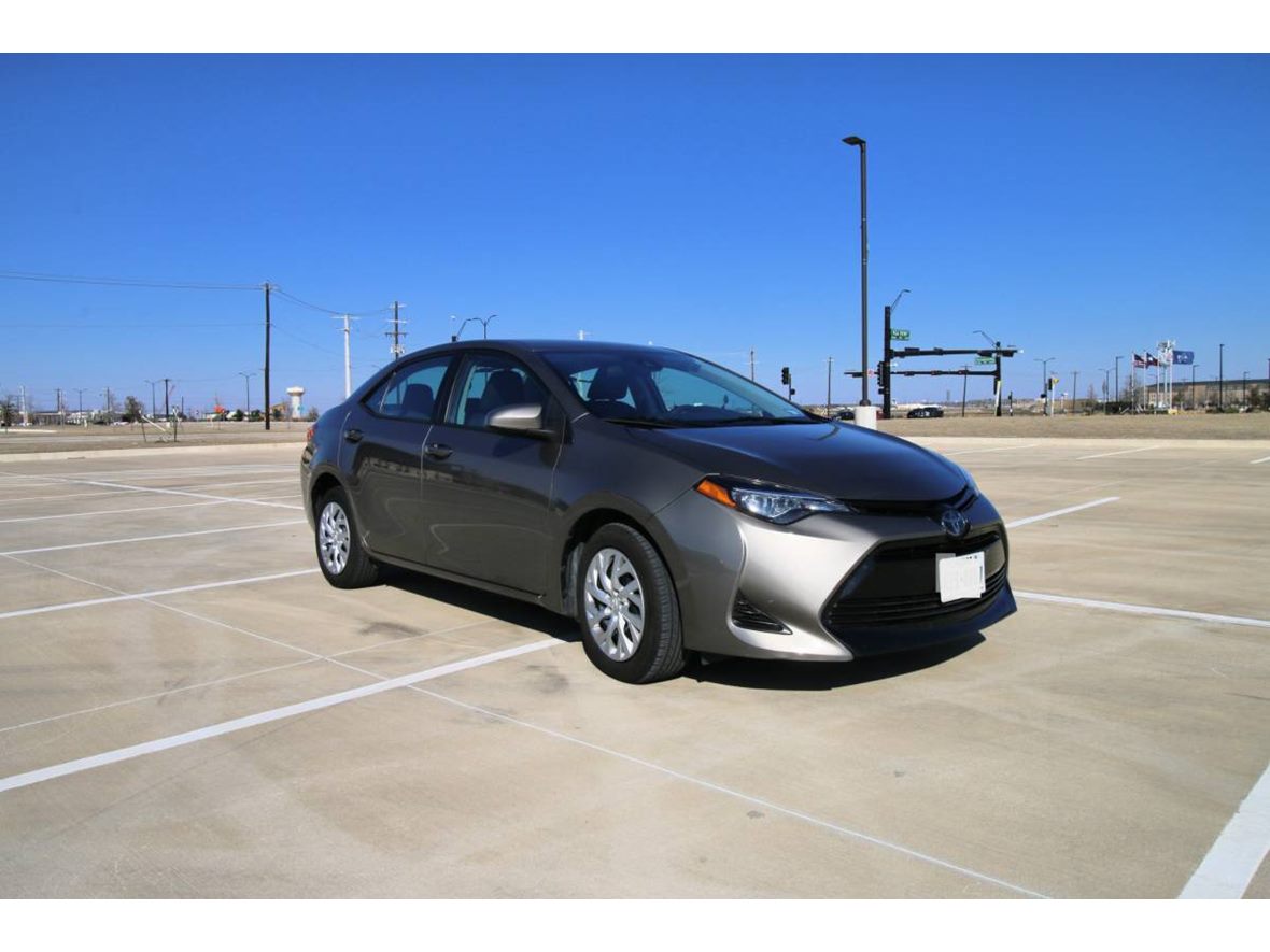 2019 Toyota Corolla LE Sedan for sale by owner in Las Vegas