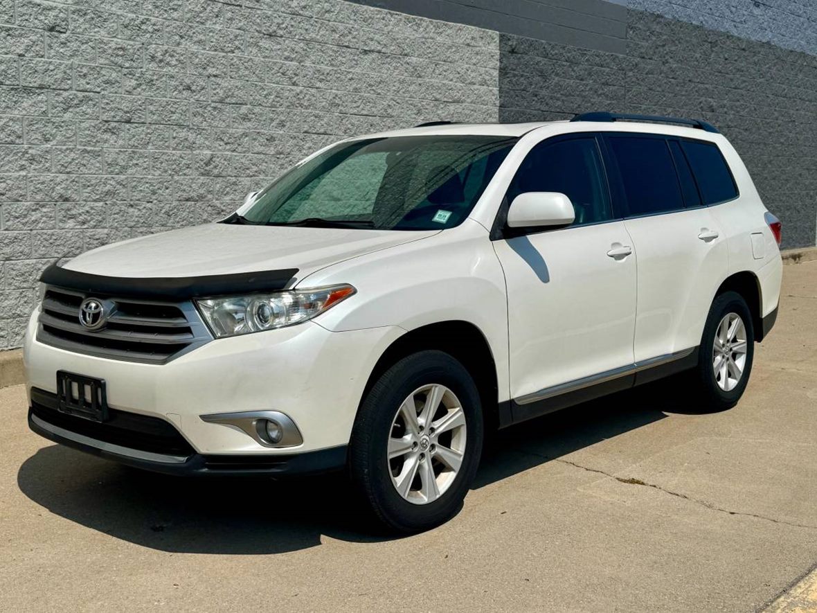 2013 Toyota Highlander for sale by owner in Springfield
