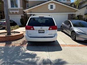 2006 Toyota Sienna with White Exterior