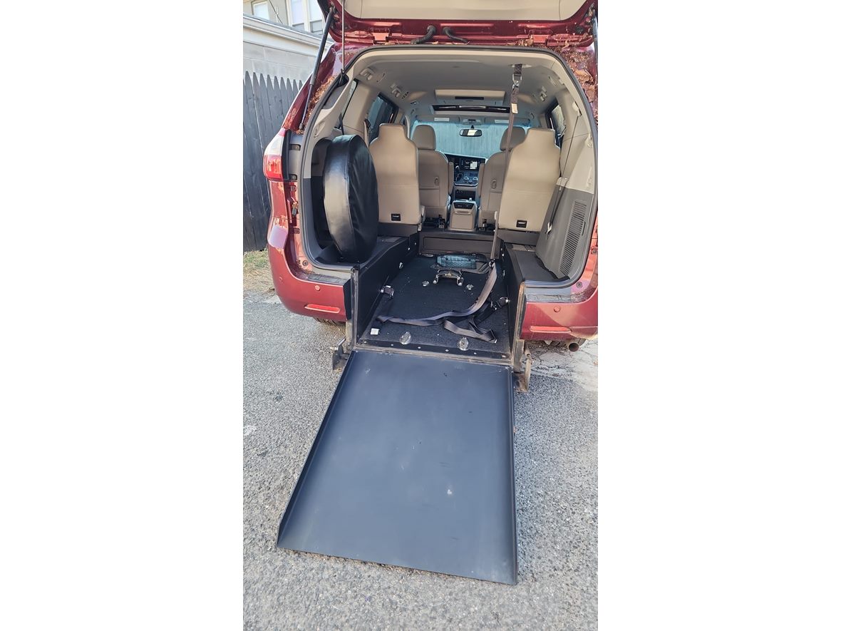 2016 Toyota Sienna for sale by owner in Brooklyn