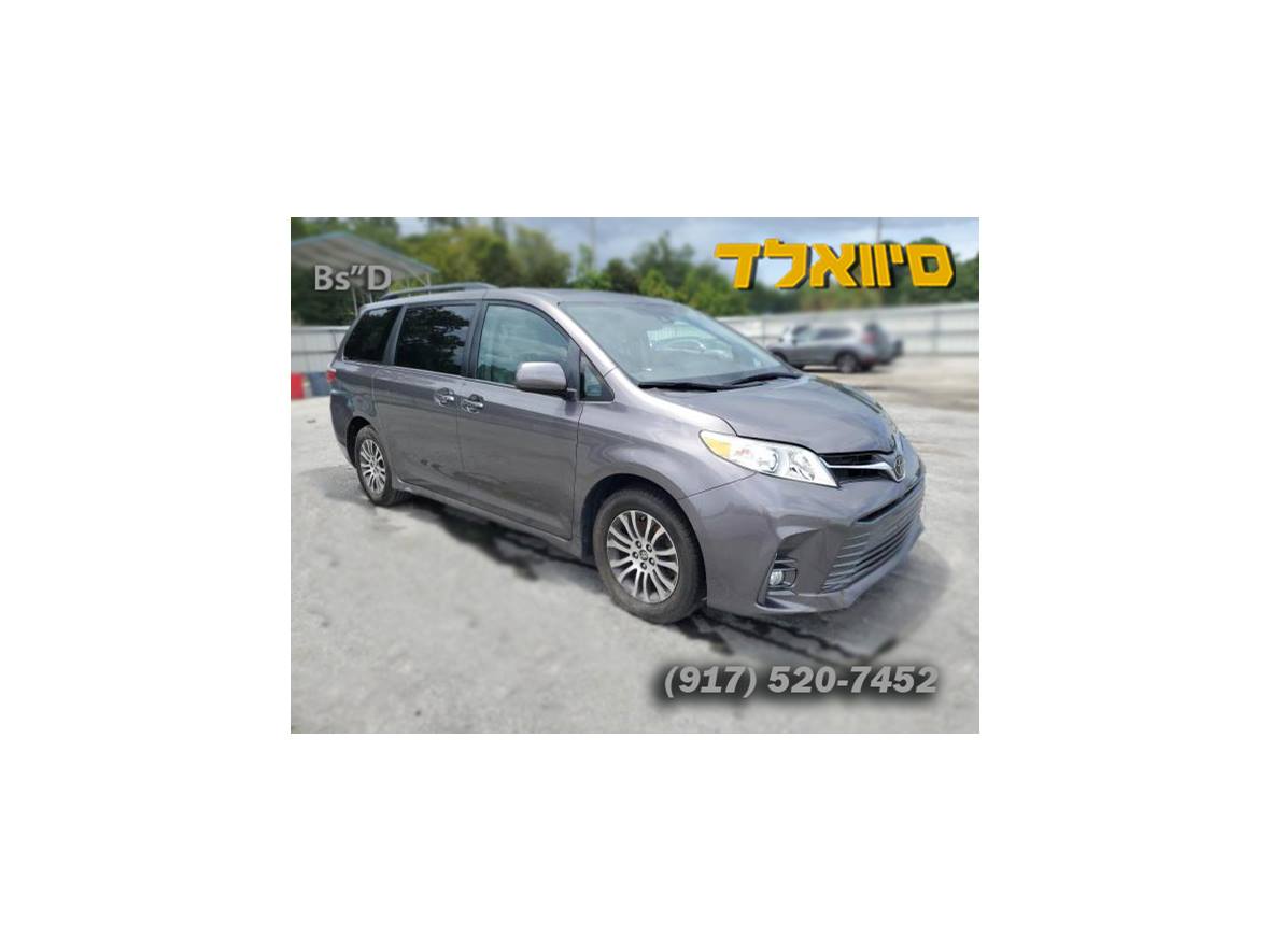 2018 Toyota Sienna for sale by owner in Brooklyn