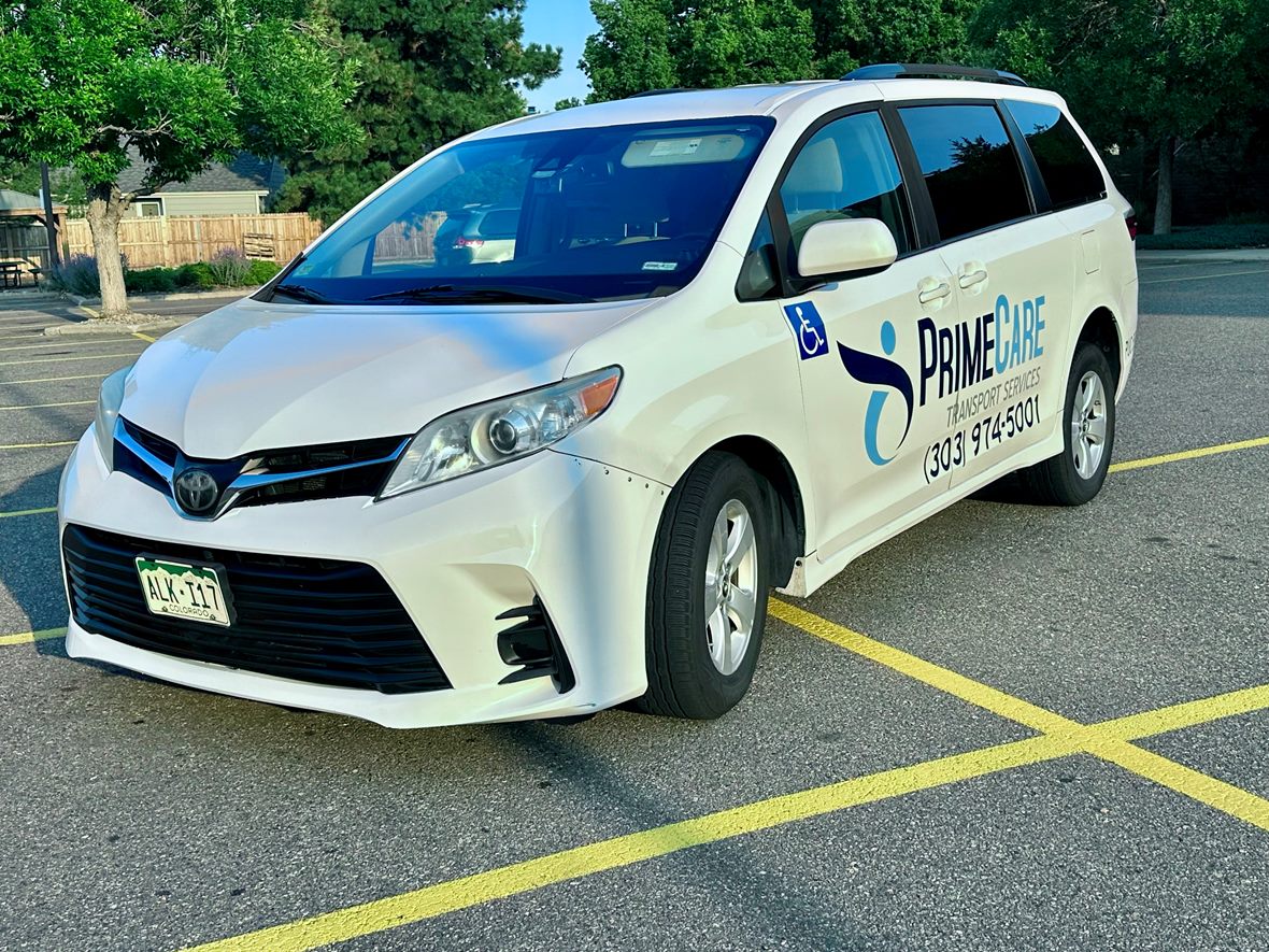 2018 Toyota Sienna for sale by owner in Aurora