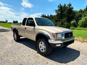 Gold 2002 Toyota Tacoma PreRunner V6