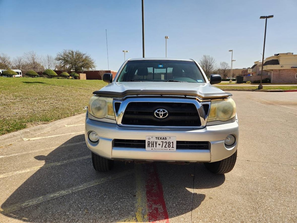2005 Toyota Tacoma SR5 for sale by owner in Chicago