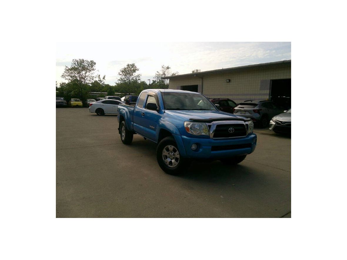 2005 Toyota Tacoma V6 for sale by owner in Montgomery