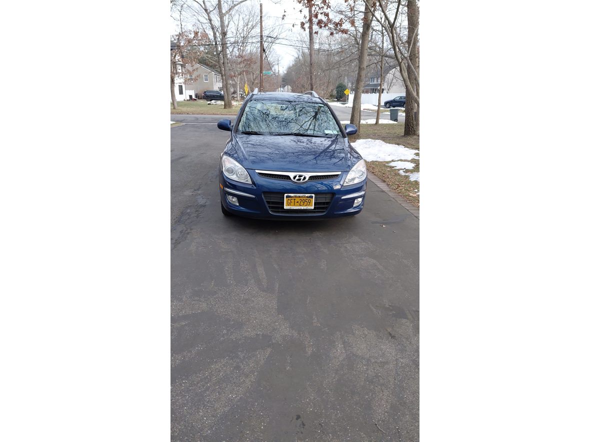 2011 Hyundai Elantra Touring for sale by owner in Port Jefferson Station
