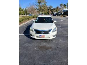 White 2015 Nissan Altima