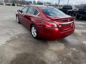 Red 2015 Nissan Altima