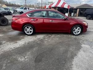 Red 2015 Nissan Altima