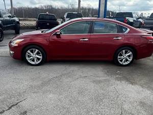 Red 2015 Nissan Altima