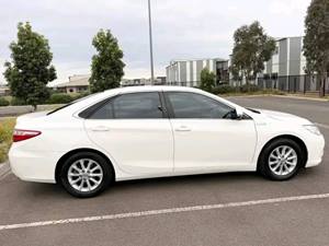 White 2017 Toyota Camry Hybrid