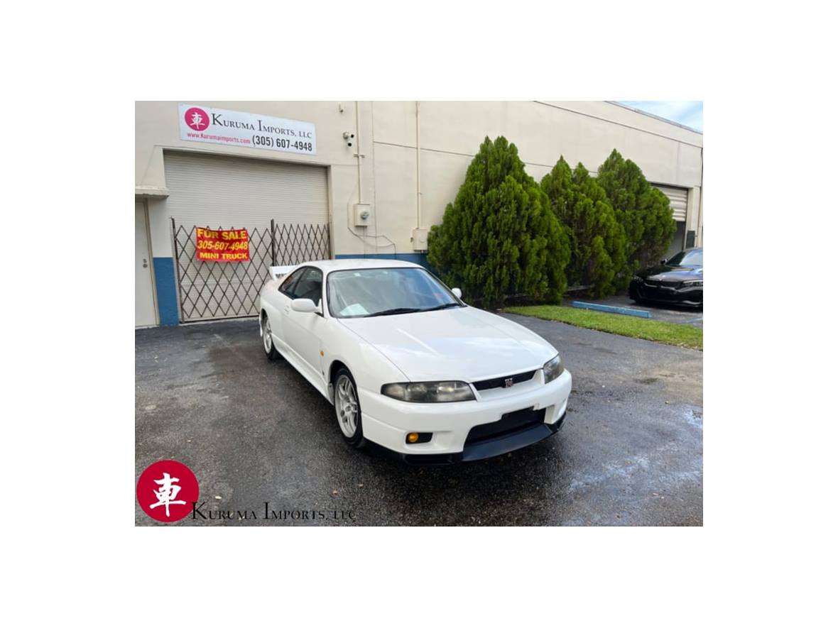 White 1995 Nissan GT-R