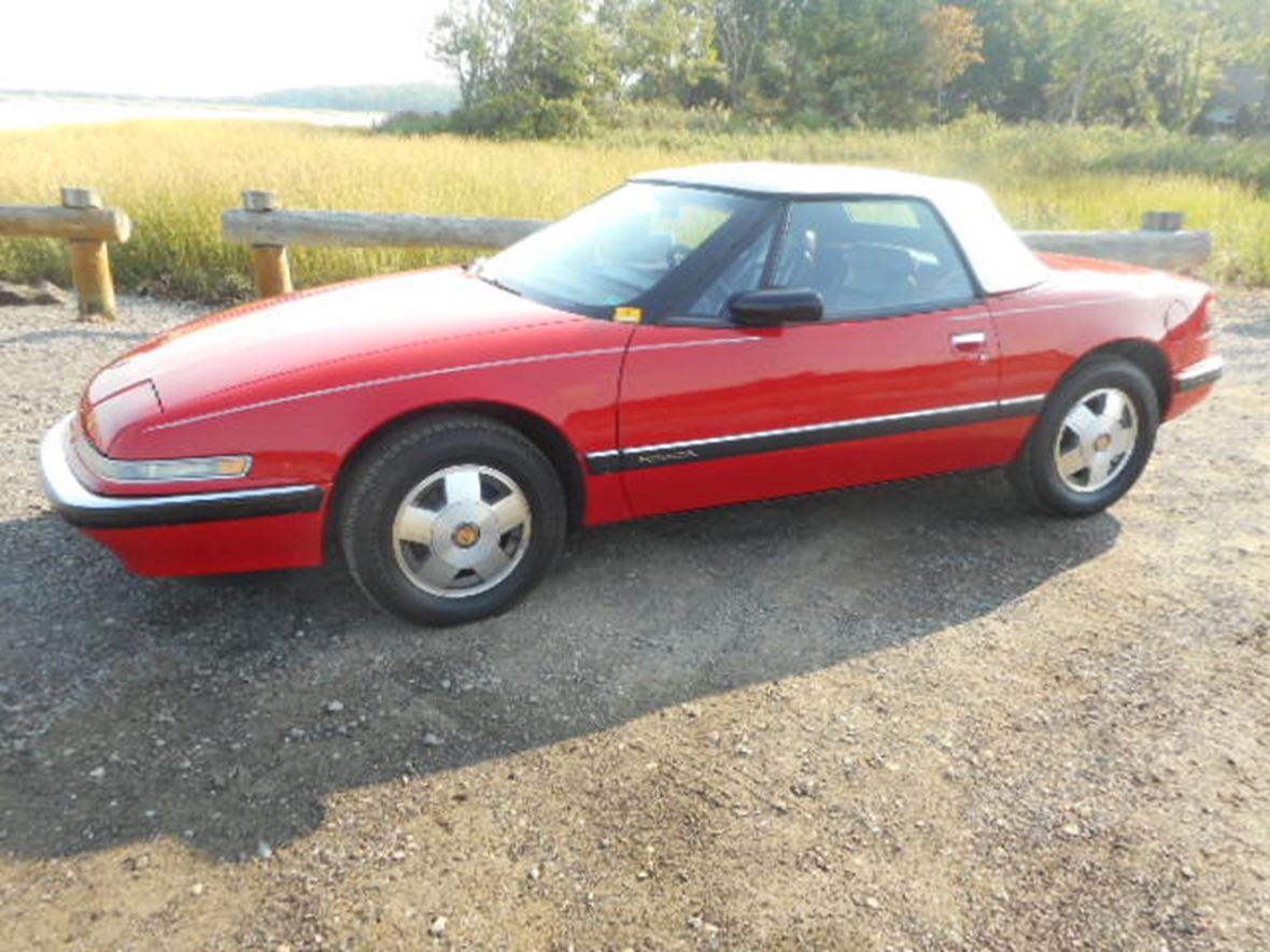 1990 Buick Reatta for sale by owner in Mount Sinai