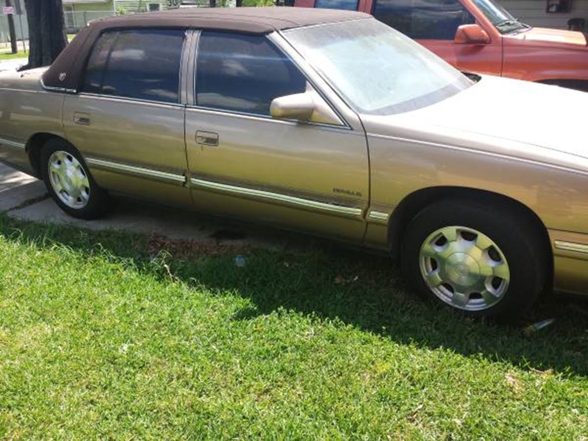 1998 Cadillac DeVille for sale by owner in Woodville