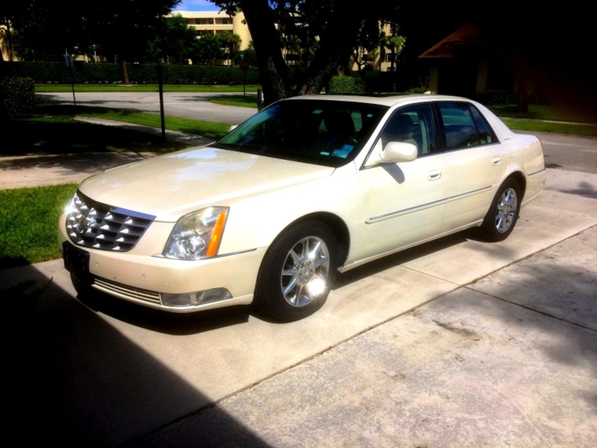 2011 Cadillac DTS for sale by owner in Delray Beach