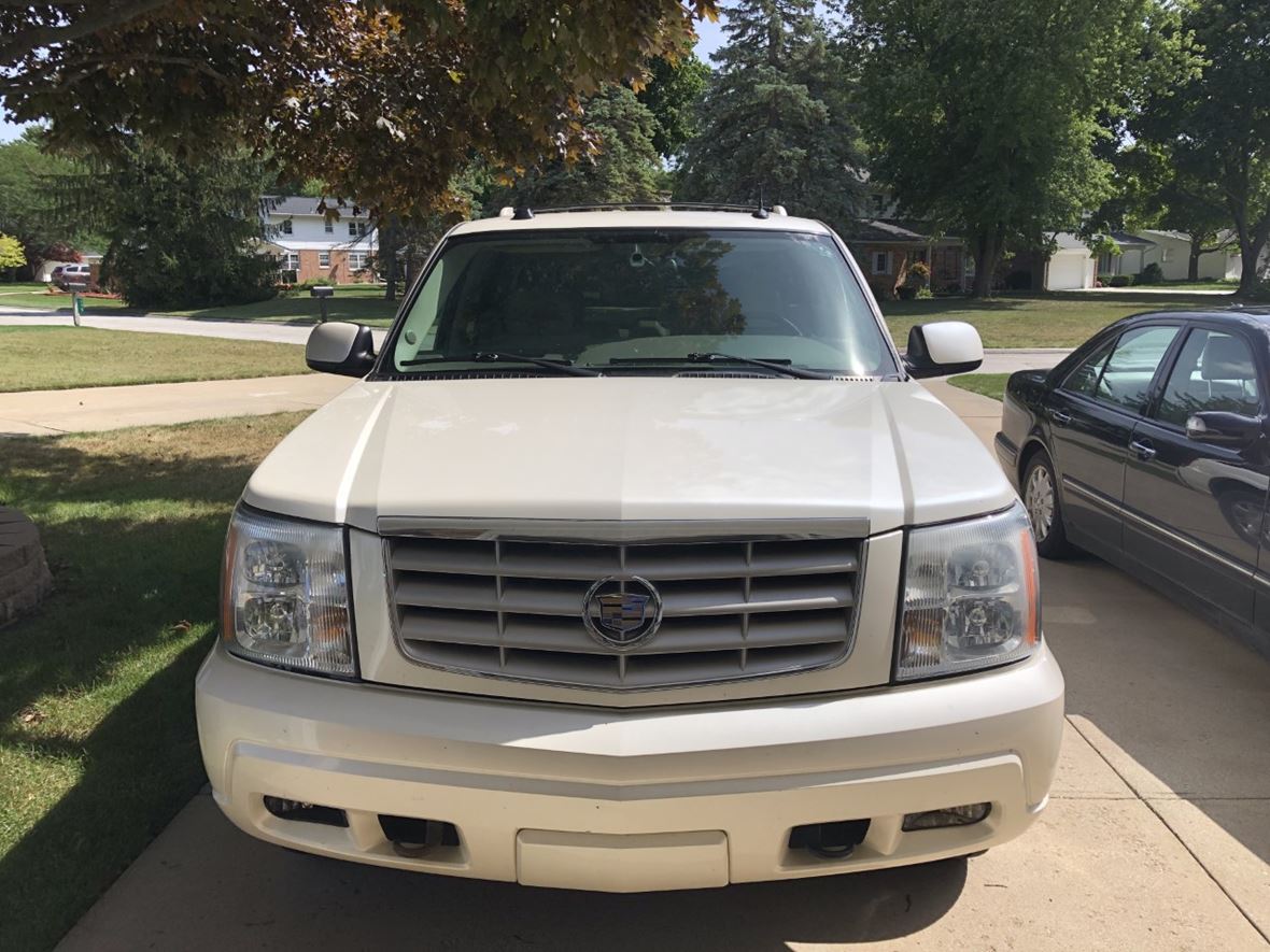 2005 Cadillac Escalade for sale by owner in Saginaw