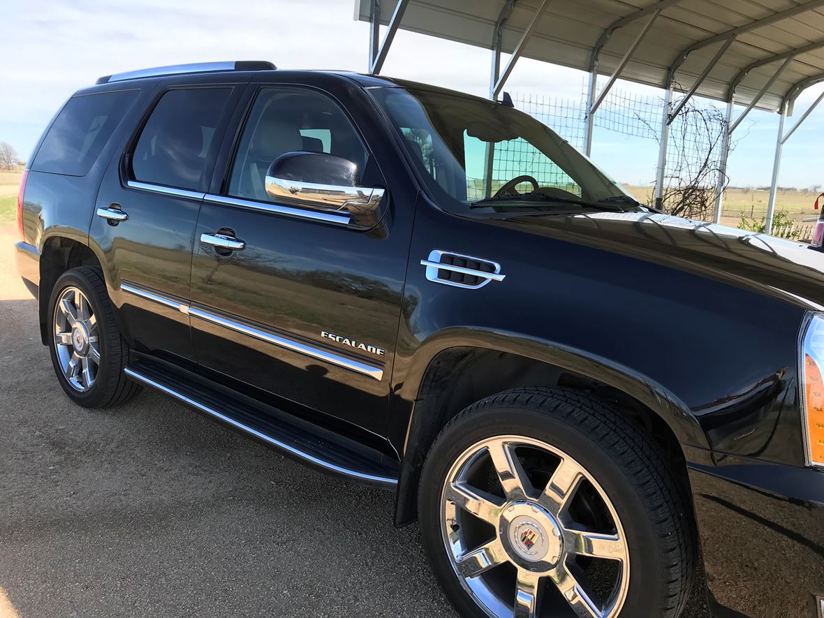 2013 Cadillac Escalade for sale by owner in De Leon
