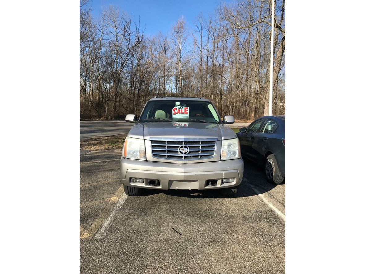 2004 Cadillac Escalade ESV for sale by owner in Milford