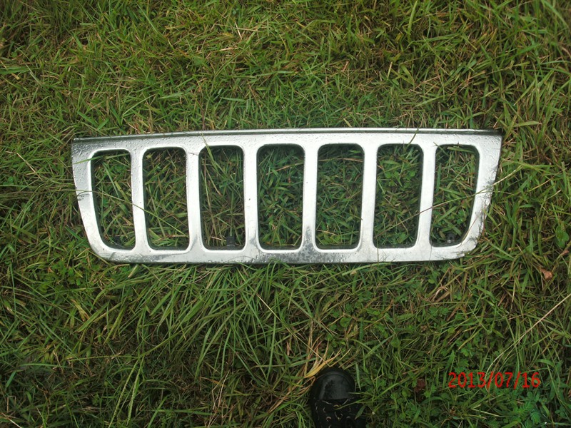 Auto Parts - Jeep Liberty Grille