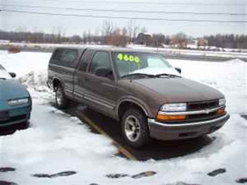 2000 Chevrolet S10 for Sale by Owner in Novi, MI 48375