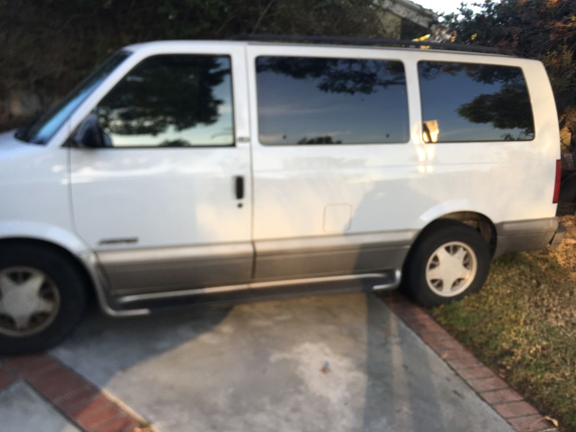 2002 Chevrolet Astro for sale by owner in Los Angeles