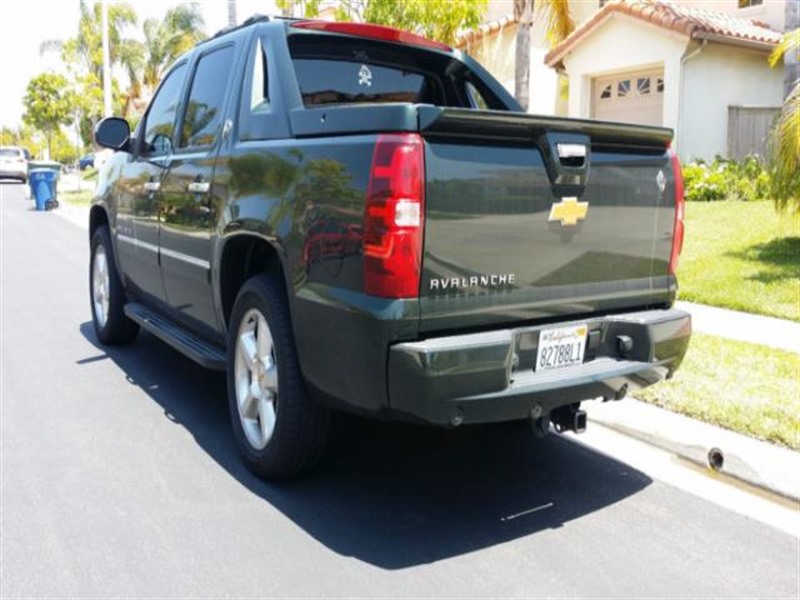 2013 Chevrolet Avalanche 1500 for sale by owner in San Diego
