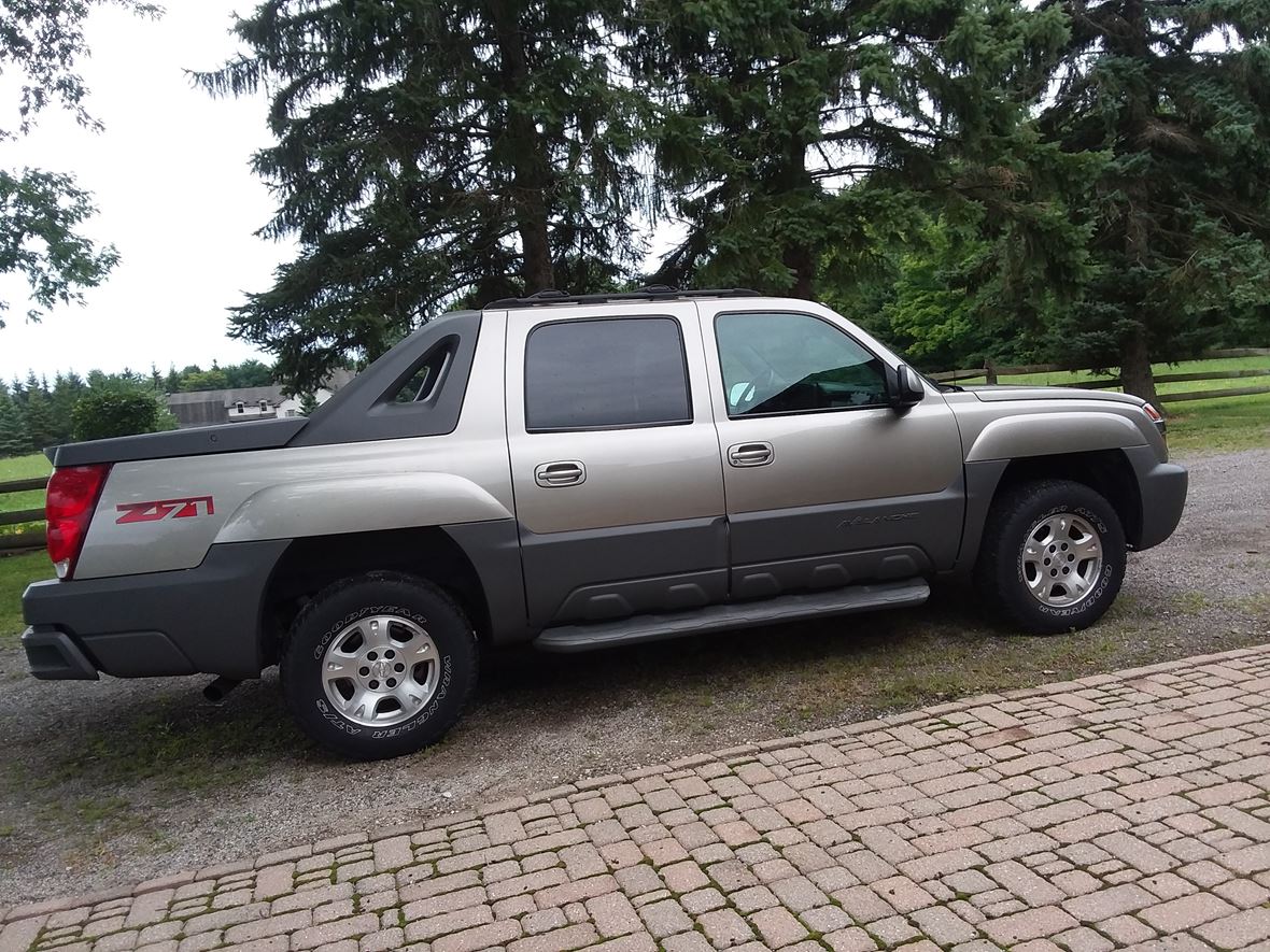 2002 Chevrolet Avalanche for sale by owner in Chardon