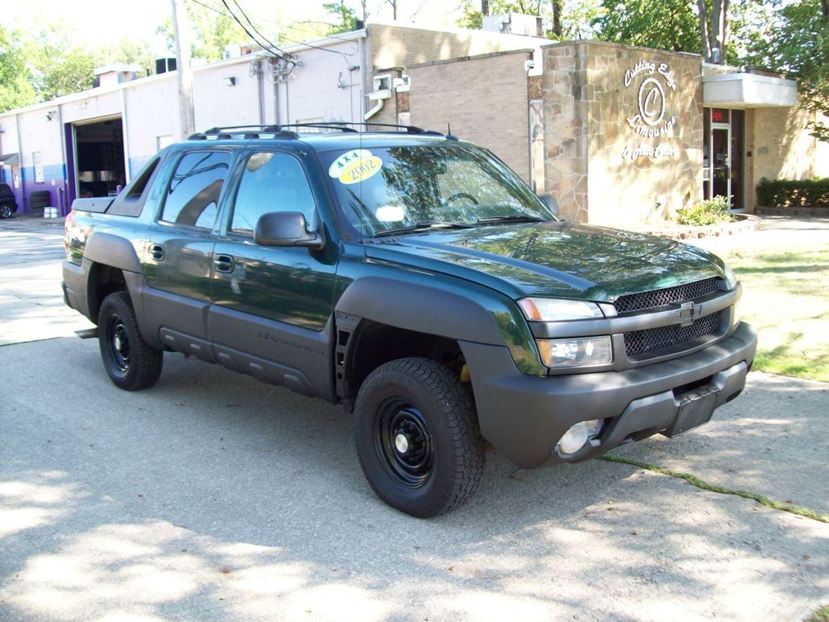 2002 Chevrolet Avalanche for sale by owner in Willoughby