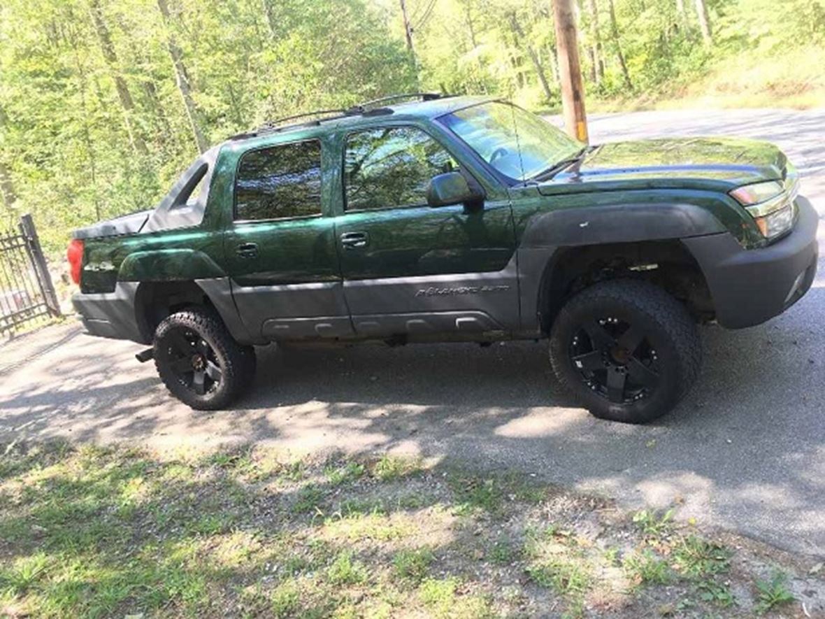 2003 Chevrolet Avalanche for sale by owner in Providence
