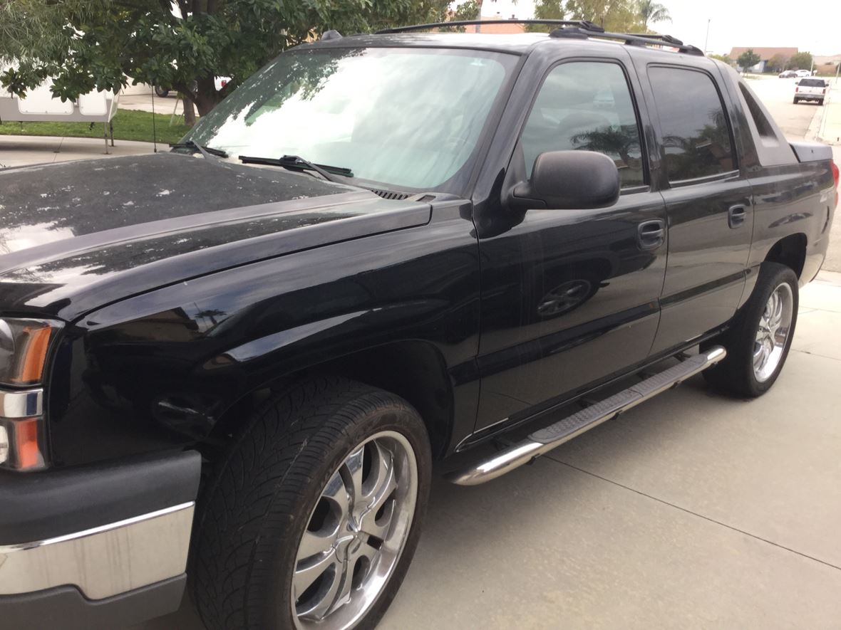 2004 Chevrolet Avalanche for sale by owner in Fontana