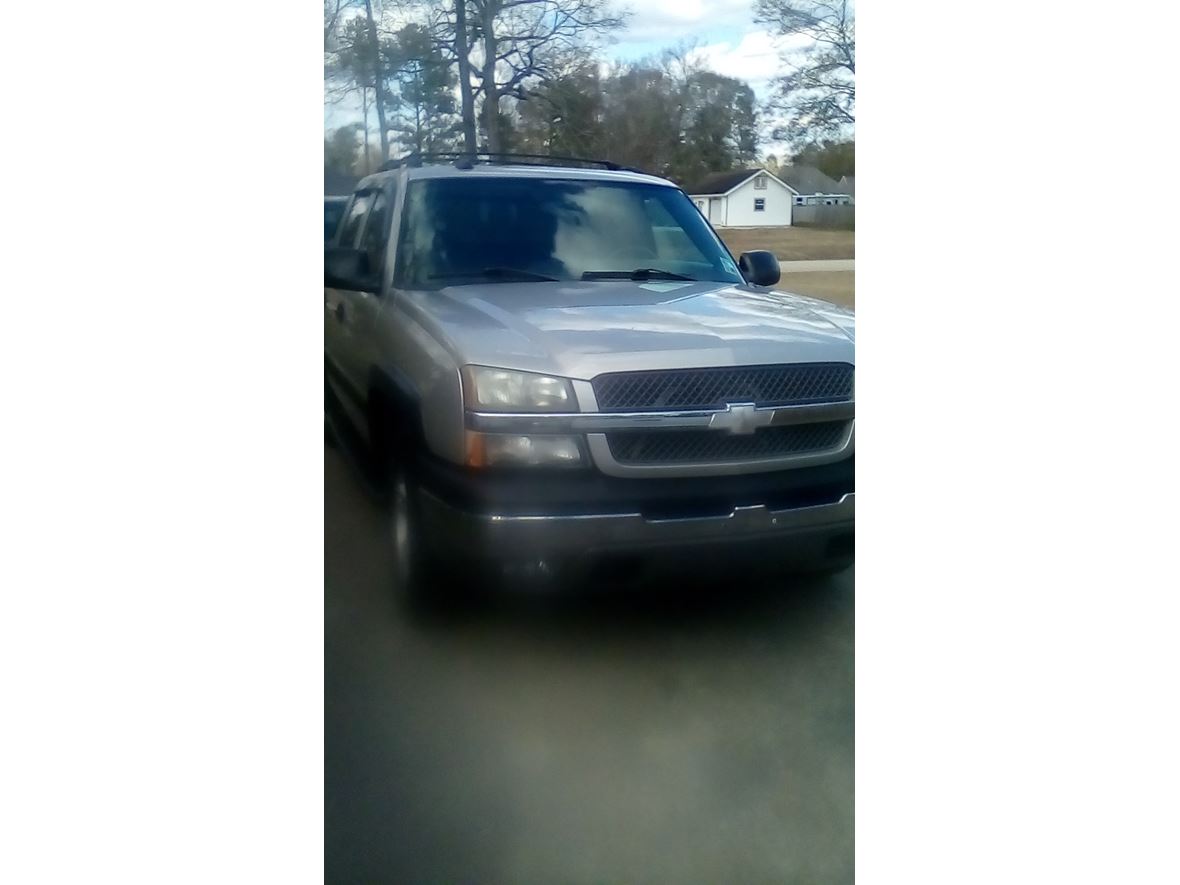 2004 Chevrolet Avalanche for sale by owner in Greenwell Springs