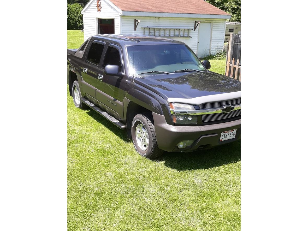 2004 Chevrolet Avalanche for sale by owner in Norwalk