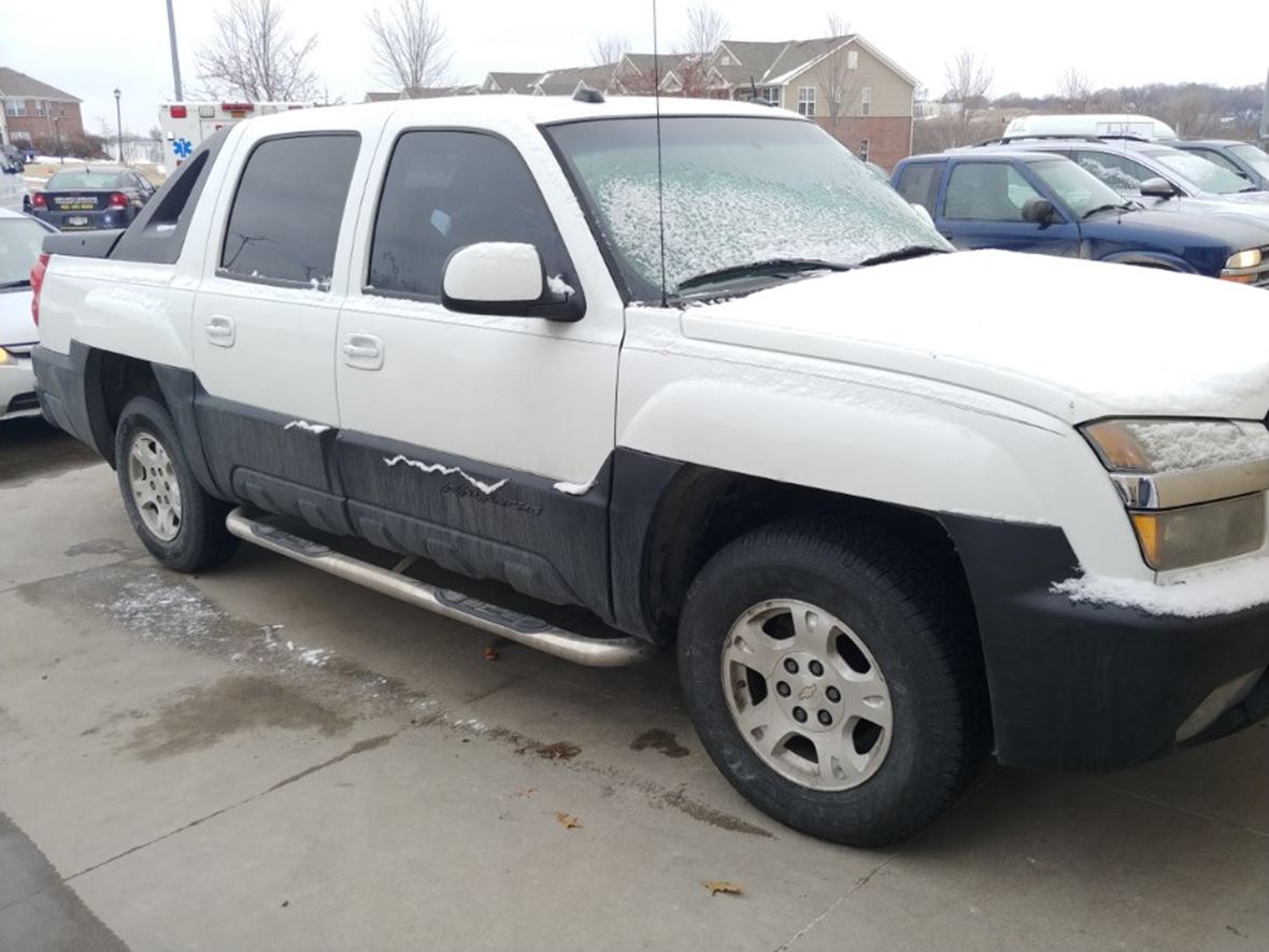 2005 Chevrolet Avalanche for sale by owner in Omaha