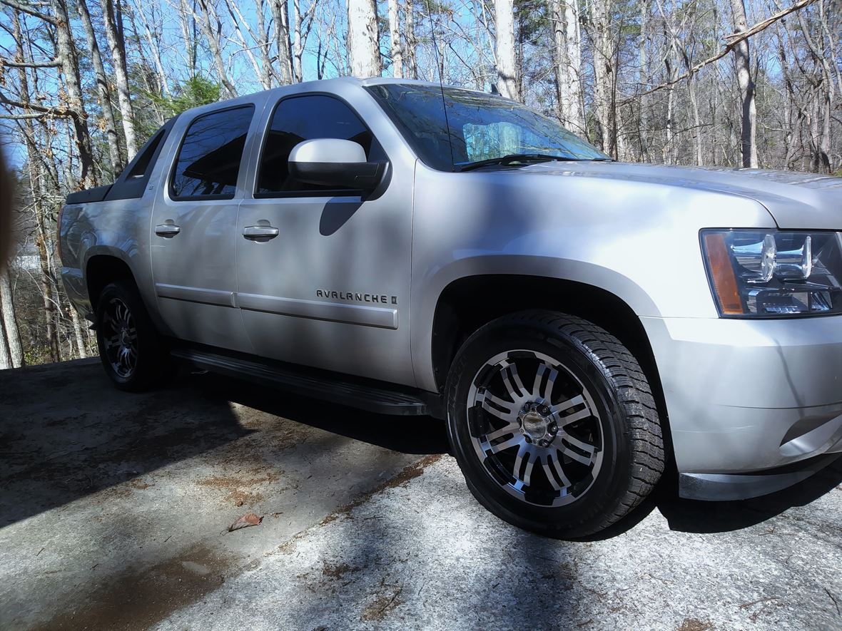 2007 Chevrolet Avalanche for sale by owner in Gainesville