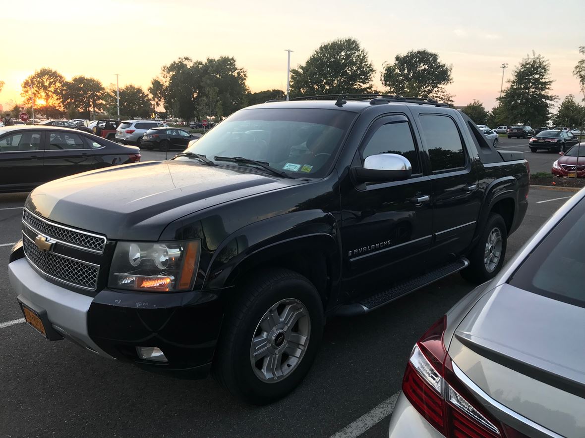 2008 Chevrolet Avalanche for sale by owner in West Babylon