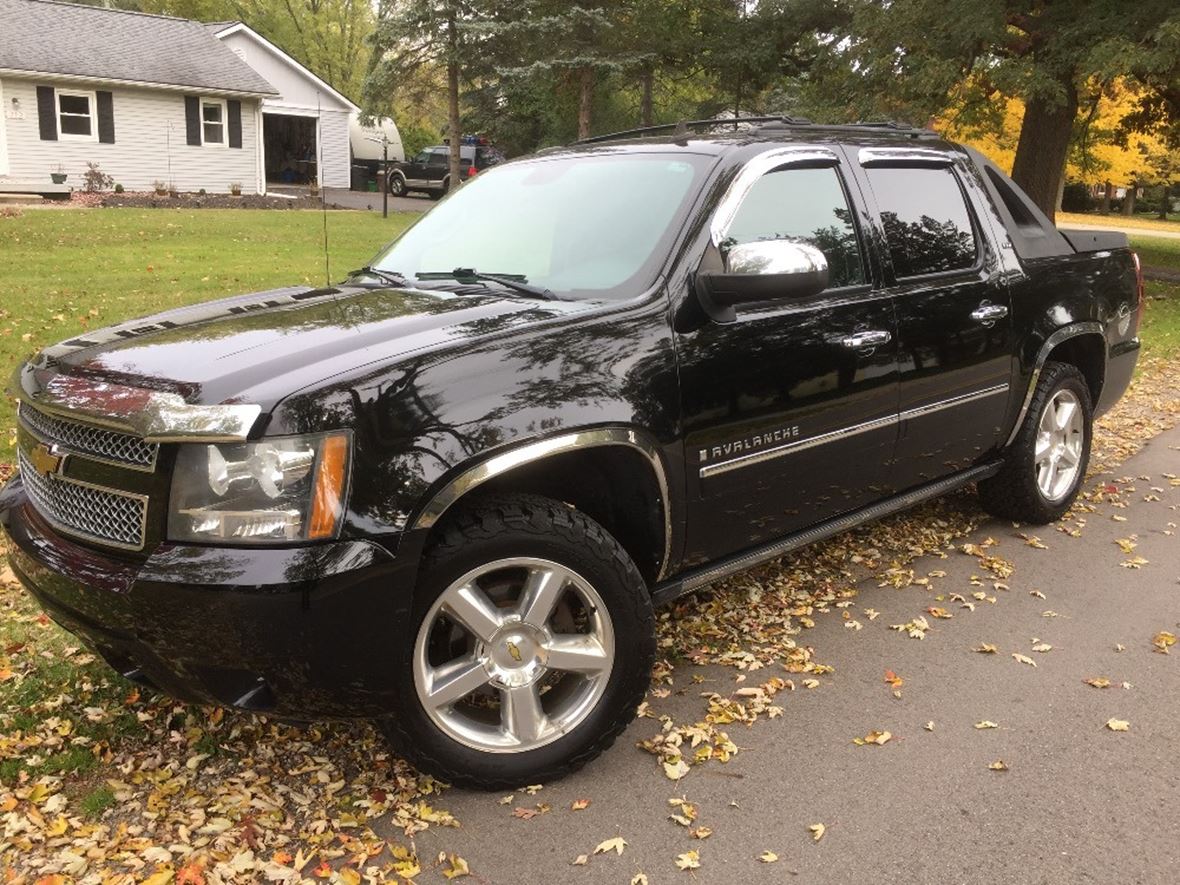 2009 Chevrolet Avalanche for sale by owner in Glen Burnie