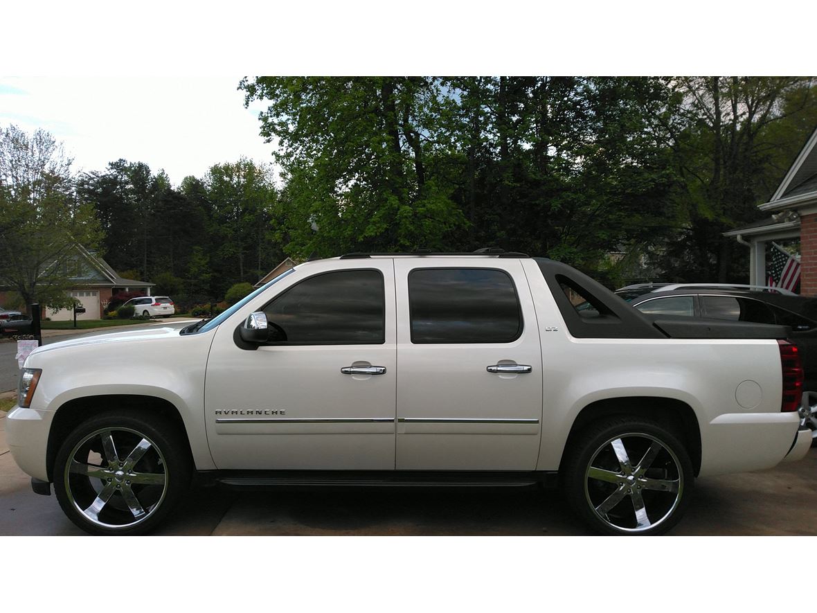 2011 Chevrolet Avalanche for Sale by Owner in Mebane, NC 27302