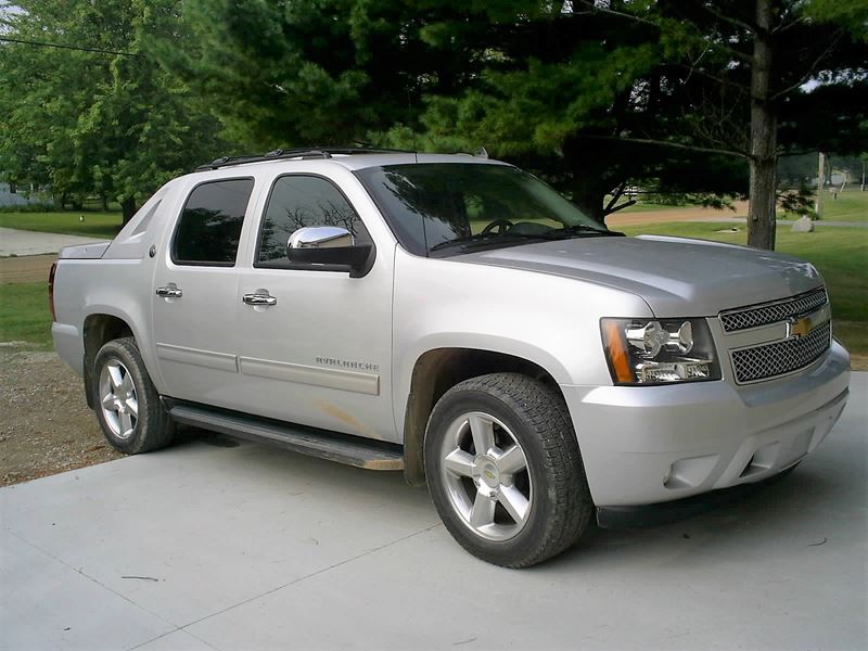 2013 Chevrolet Avalanche for sale by owner in Fowlerville