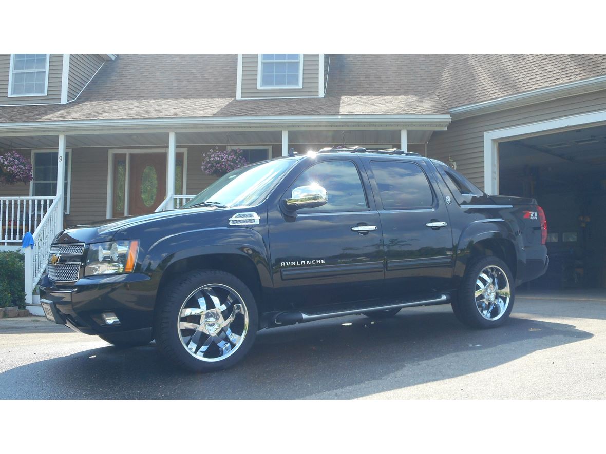 2013 Chevrolet Avalanche for sale by owner in Saco