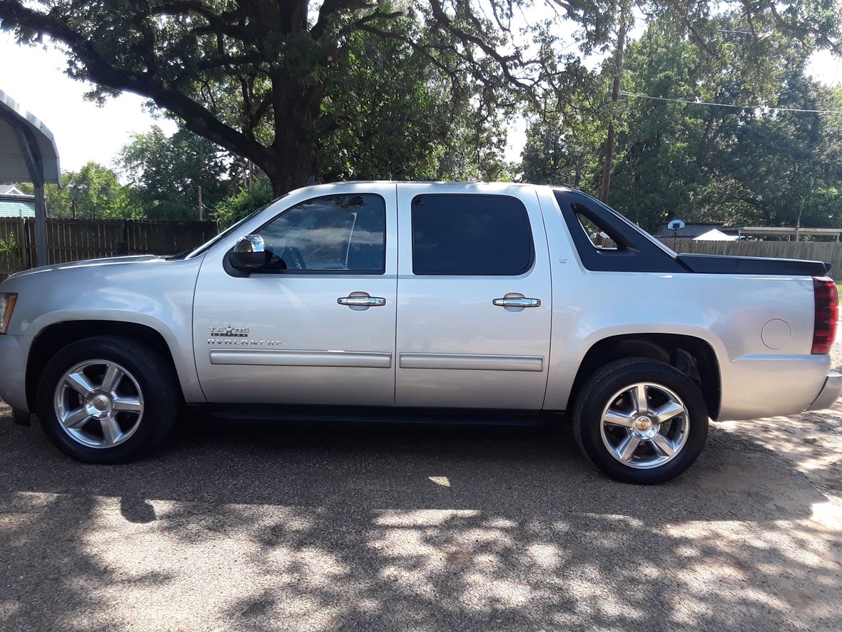 2010 Chevrolet Avalanche for sale by owner in Longview