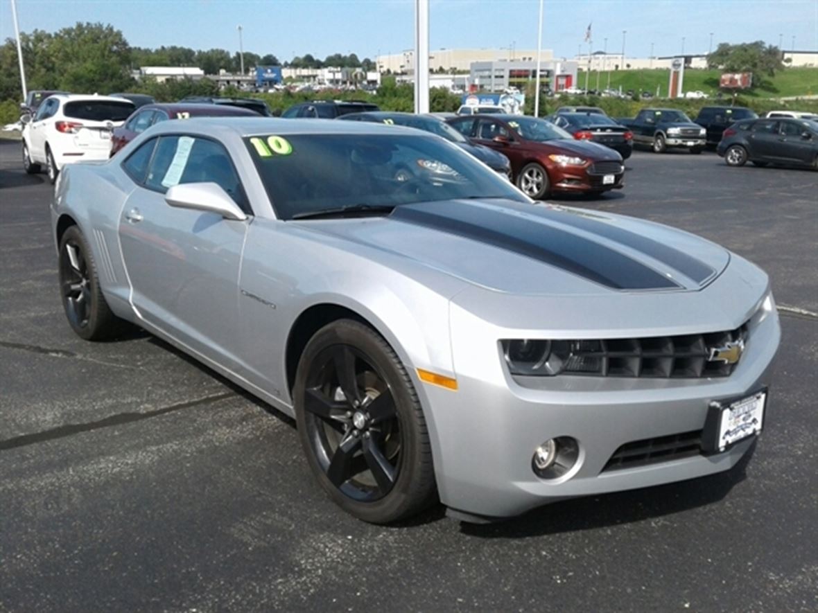 2010 Chevrolet Camaro for sale by owner in Dubuque