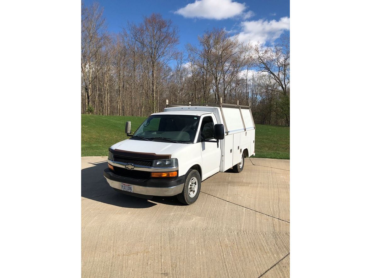 2009 Chevrolet Cutaway express utility truck for sale by owner in Hinckley