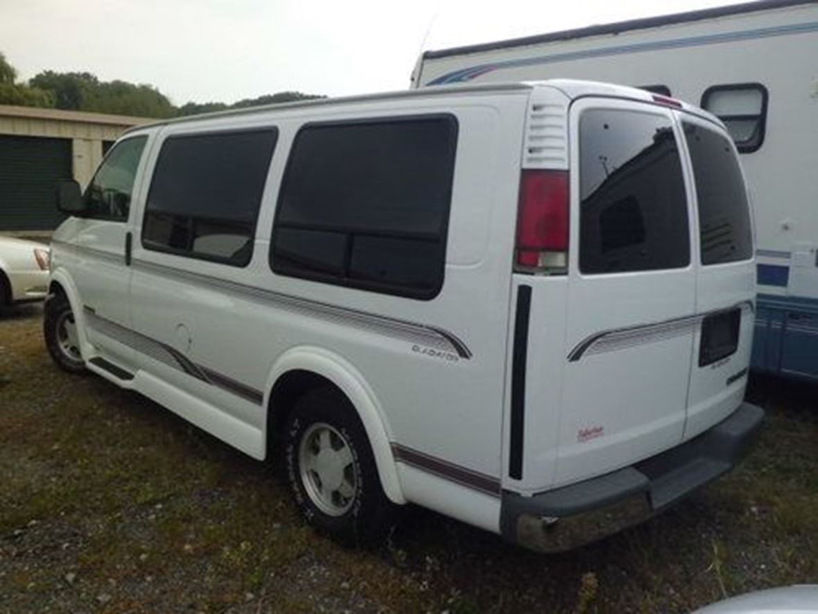 1999 Chevrolet Express for sale by owner in Dayton