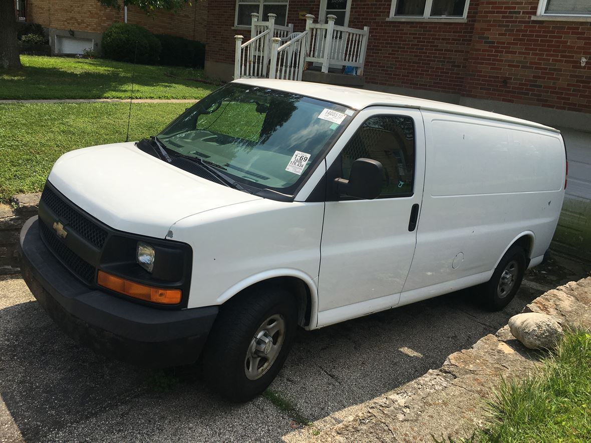 2006 Chevrolet Express Cargo 1500 for sale by owner in Cincinnati