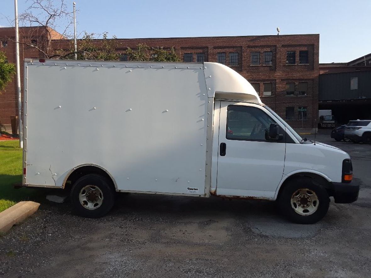 2004 Chevrolet Express Cargo for sale by owner in Burnsville