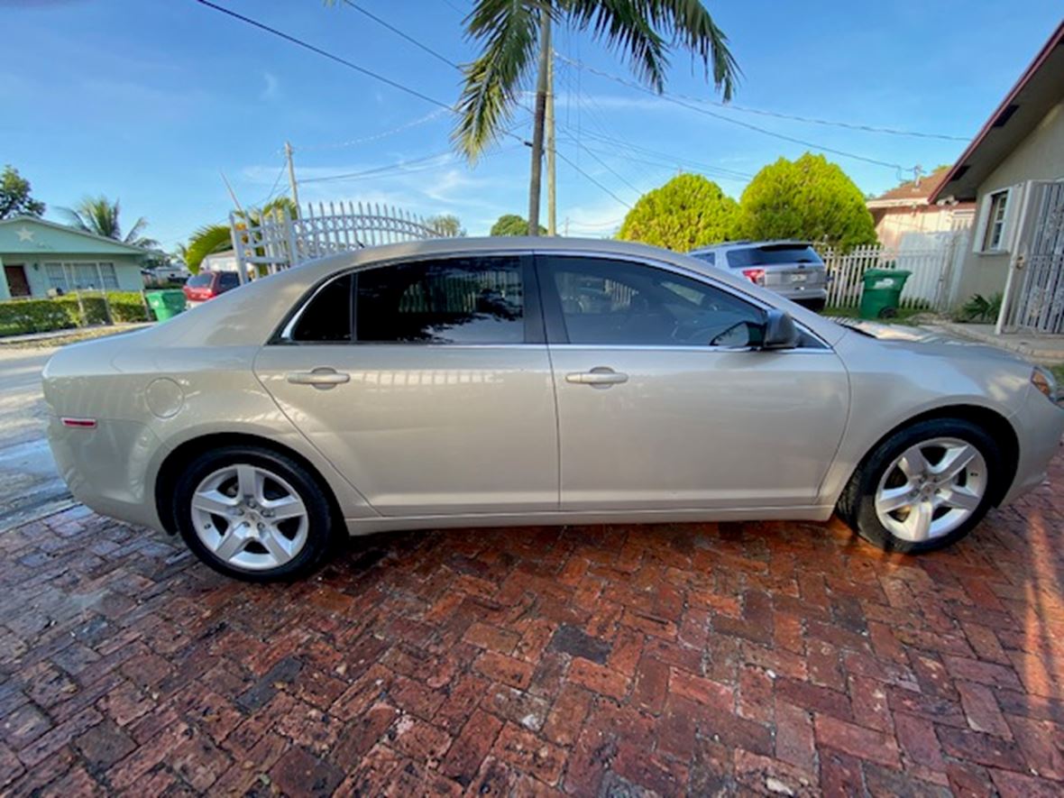 2010 Chevrolet Malibu for sale by owner in Miami